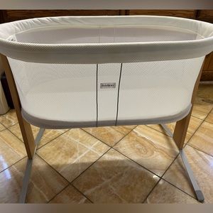 Baby Bjorn Bassinet.